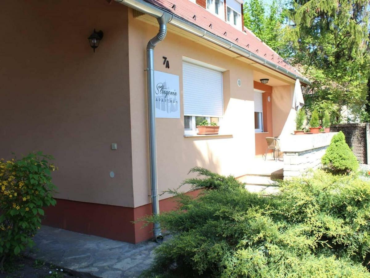 Strigonia Apartment *