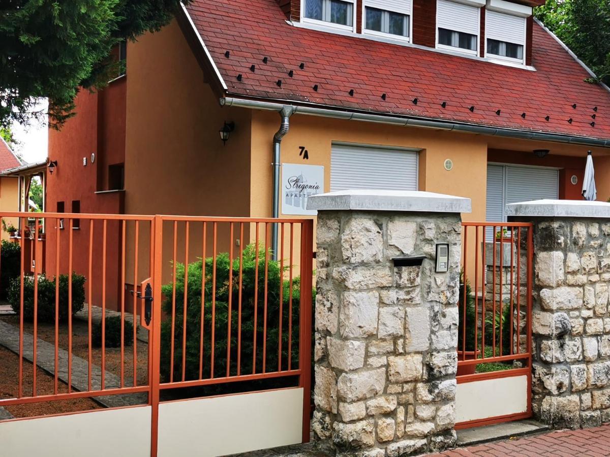 Strigonia Apartment *